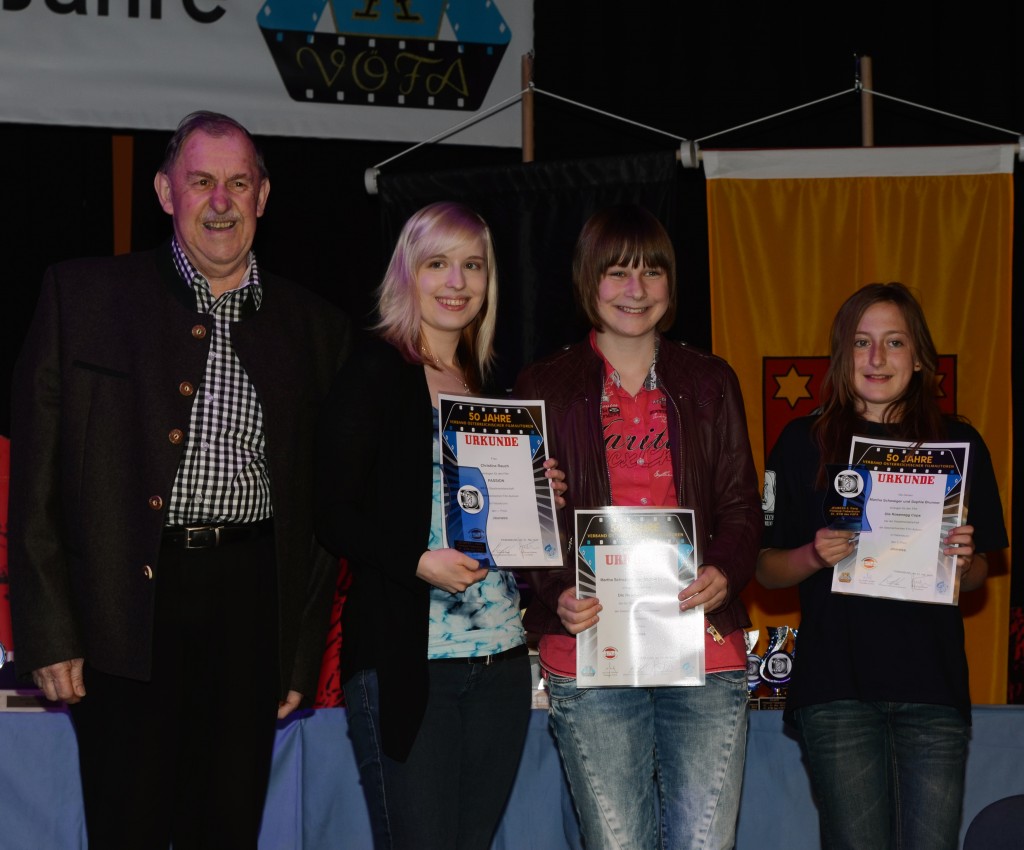 Die anwesenden Jeunessepreisträger Christina Rauch, Sophie Brunner und Martha Schweiger (von links)